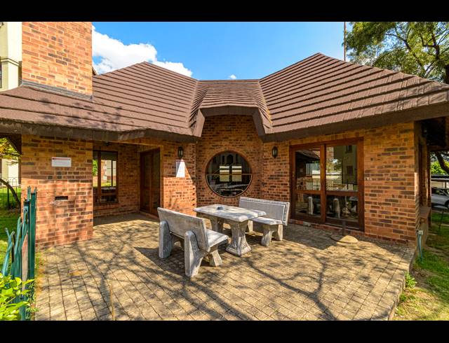 1 BEDROOM APARTMENT FOR SALE IN RANDPARK RIDGE